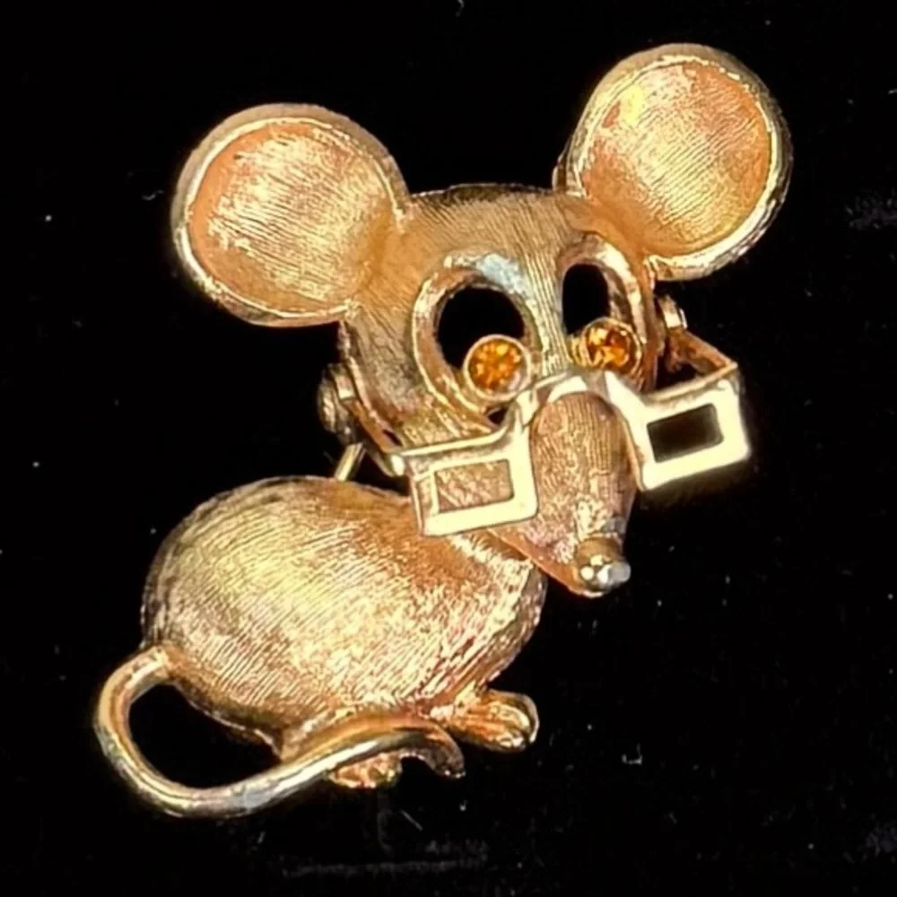 Vintage Avon Goldtone Mouse Movement Eye Glasses Brooch Pin